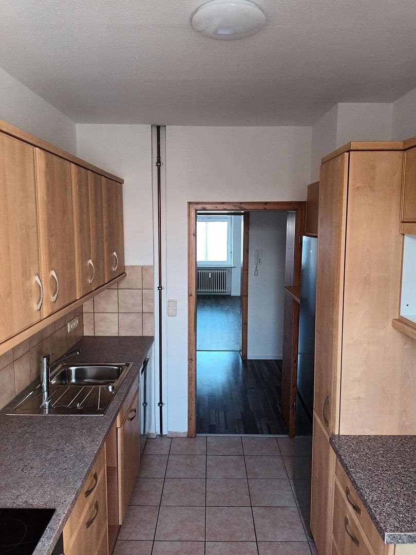 Prenájom bytu 3-izbový 75 m², Frankfurt am Main, Hesensko Prenájom bytu 3-izbový 75 m², Frankfurt am Main, Hesensko