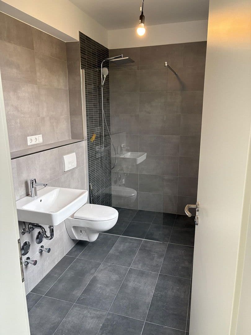 Prenájom bytu 2-izbový 40 m², Kienhorststr. 103A, Berlin, Berlín Prenájom bytu 2-izbový 40 m², Kienhorststr. 103A, Berlin, Berlín