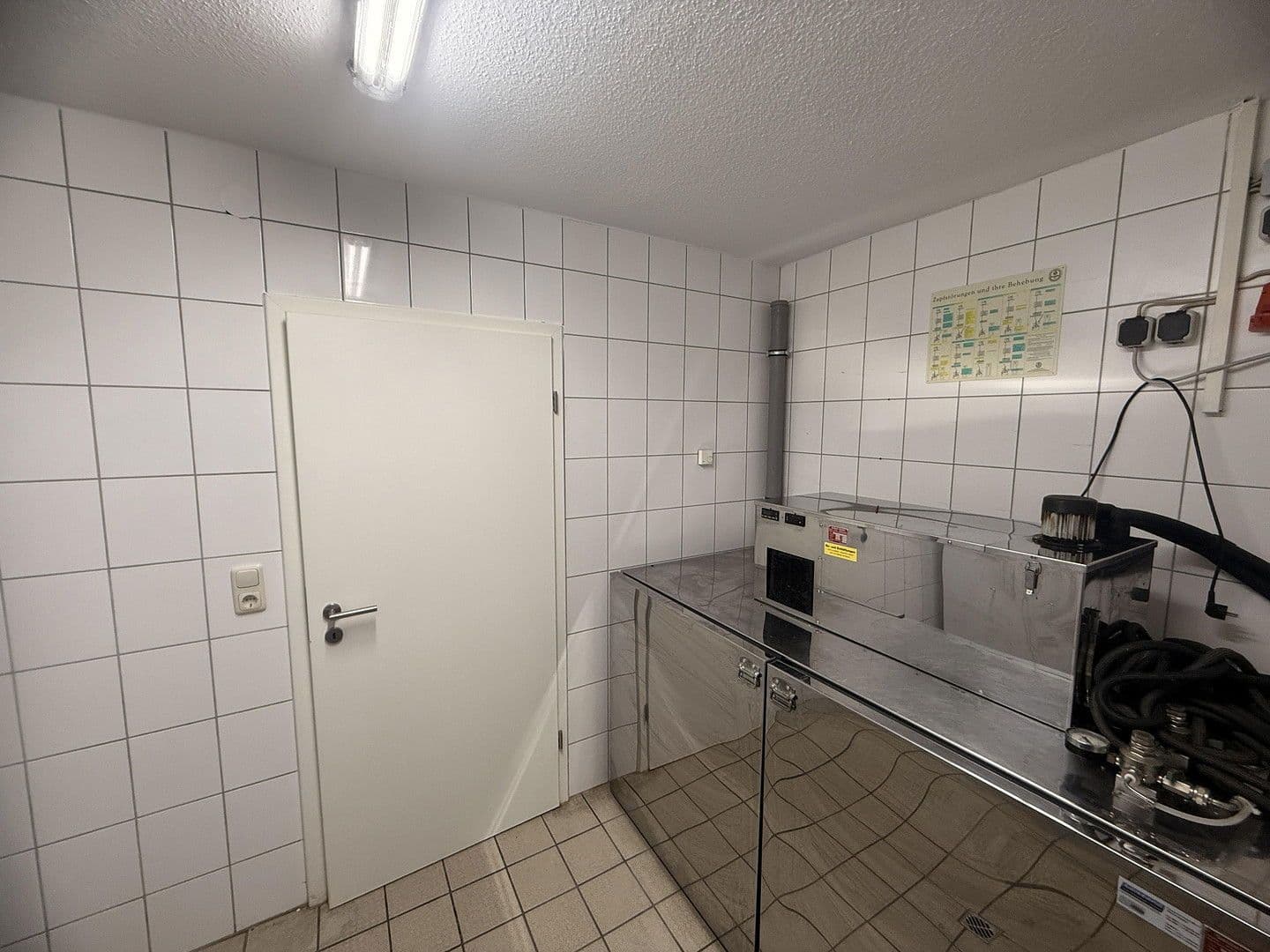 Prenájom nebytového priestoru 250 m², Schulstraße 1, Vöhl, Hesensko Prenájom nebytového priestoru 250 m², Schulstraße 1, Vöhl, Hesensko