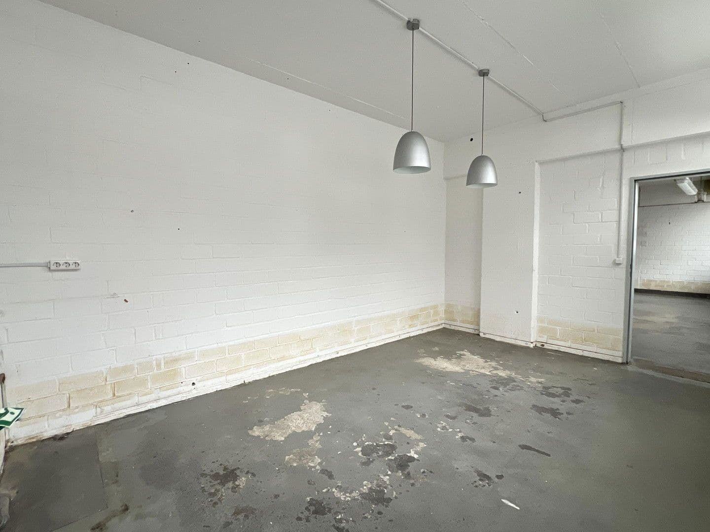 Prenájom nebytového priestoru 1.000 m², Leverkusen, Severné Porýnie - Westfálsko Prenájom nebytového priestoru 1.000 m², Leverkusen, Severné Porýnie - Westfálsko