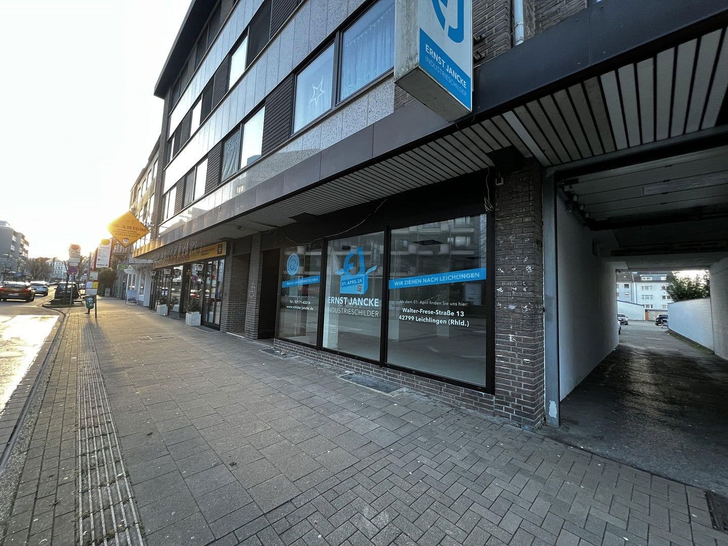 Prenájom nebytového priestoru 1.000 m², Leverkusen, Severné Porýnie - Westfálsko Prenájom nebytového priestoru 1.000 m², Leverkusen, Severné Porýnie - Westfálsko