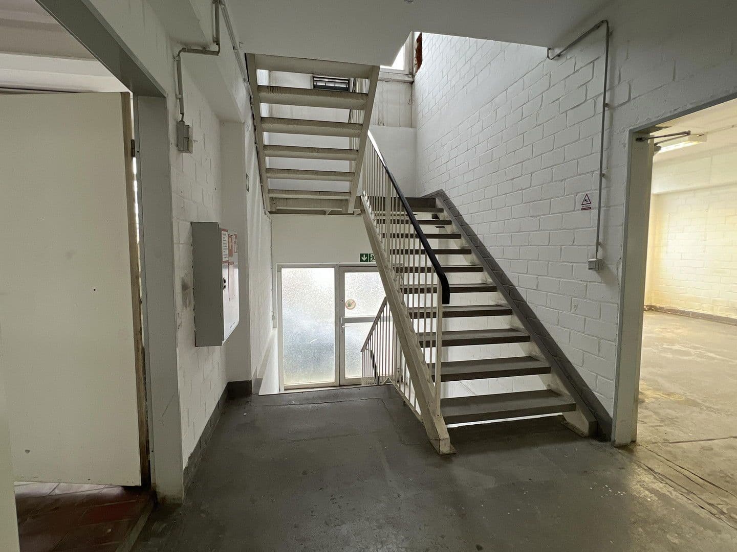 Prenájom nebytového priestoru 1.000 m², Leverkusen, Severné Porýnie - Westfálsko Prenájom nebytového priestoru 1.000 m², Leverkusen, Severné Porýnie - Westfálsko