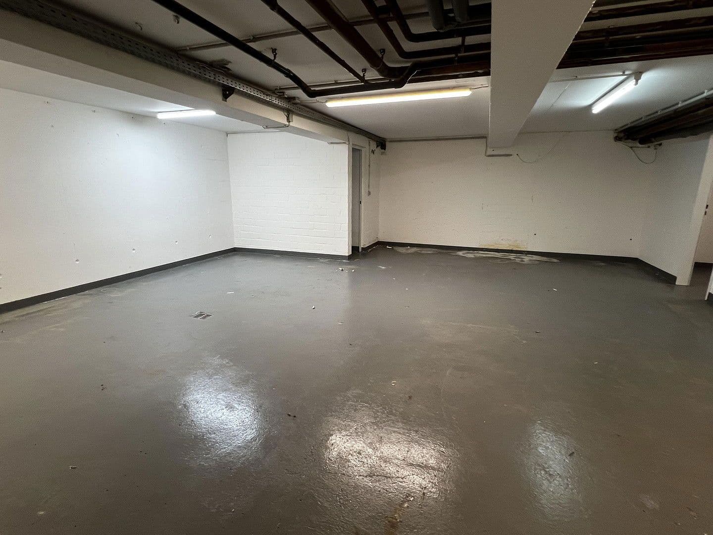 Prenájom nebytového priestoru 1.000 m², Leverkusen, Severné Porýnie - Westfálsko Prenájom nebytového priestoru 1.000 m², Leverkusen, Severné Porýnie - Westfálsko