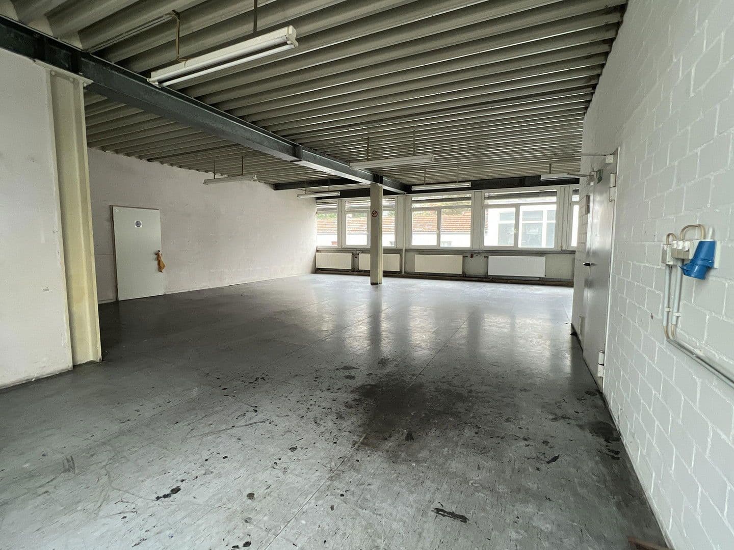 Prenájom nebytového priestoru 1.000 m², Leverkusen, Severné Porýnie - Westfálsko Prenájom nebytového priestoru 1.000 m², Leverkusen, Severné Porýnie - Westfálsko