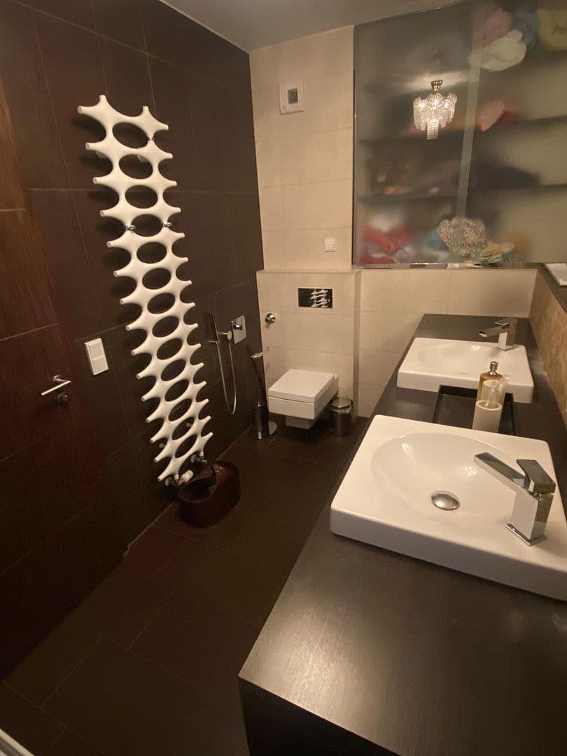 Prenájom bytu 5-izbový 140 m², Käthchen-Paulus-Str 0, Frankfurt am Main, Hesensko Prenájom bytu 5-izbový 140 m², Käthchen-Paulus-Str 0, Frankfurt am Main, Hesensko