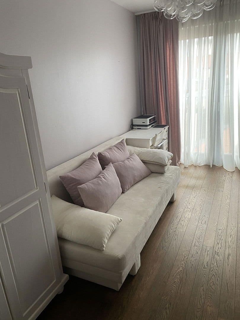 Prenájom bytu 5-izbový 140 m², Käthchen-Paulus-Str 0, Frankfurt am Main, Hesensko Prenájom bytu 5-izbový 140 m², Käthchen-Paulus-Str 0, Frankfurt am Main, Hesensko