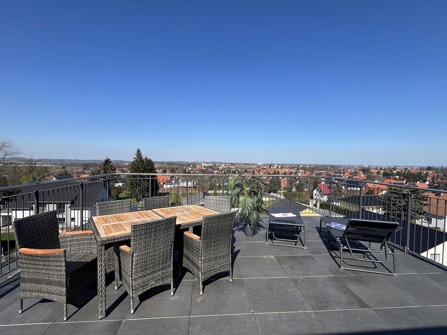 Prenájom bytu 3-izbový 115 m², Schlaurother Str. 10, Görlitz, Sasko Prenájom bytu 3-izbový 115 m², Schlaurother Str. 10, Görlitz, Sasko