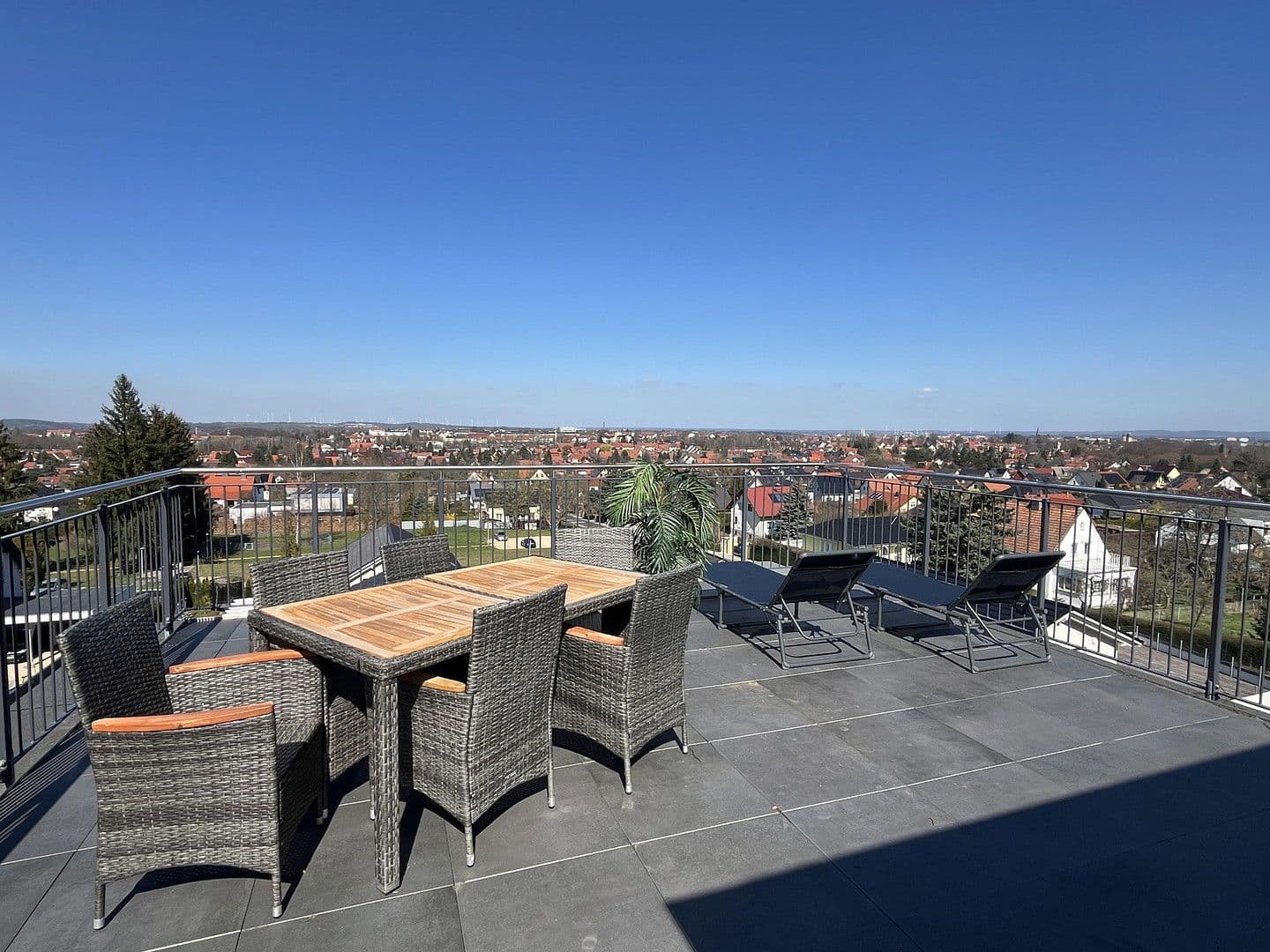 Prenájom bytu 3-izbový 115 m², Schlaurother Str. 10, Görlitz, Sasko Prenájom bytu 3-izbový 115 m², Schlaurother Str. 10, Görlitz, Sasko