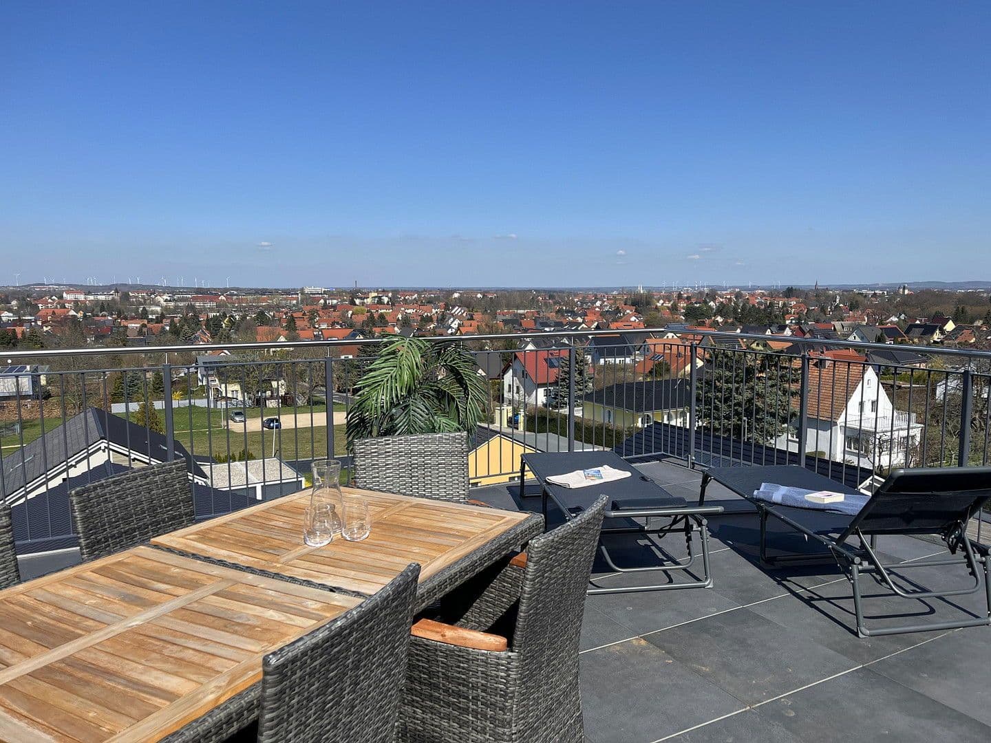 Prenájom bytu 3-izbový 115 m², Schlaurother Str. 10, Görlitz, Sasko Prenájom bytu 3-izbový 115 m², Schlaurother Str. 10, Görlitz, Sasko