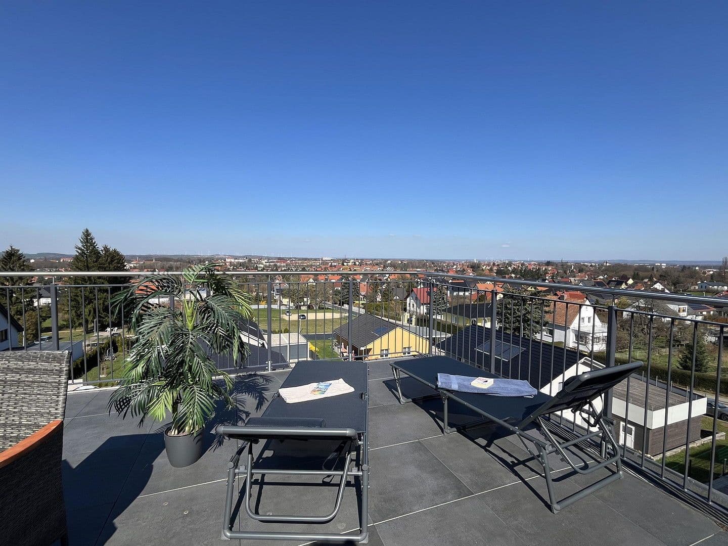 Prenájom bytu 3-izbový 115 m², Schlaurother Str. 10, Görlitz, Sasko Prenájom bytu 3-izbový 115 m², Schlaurother Str. 10, Görlitz, Sasko