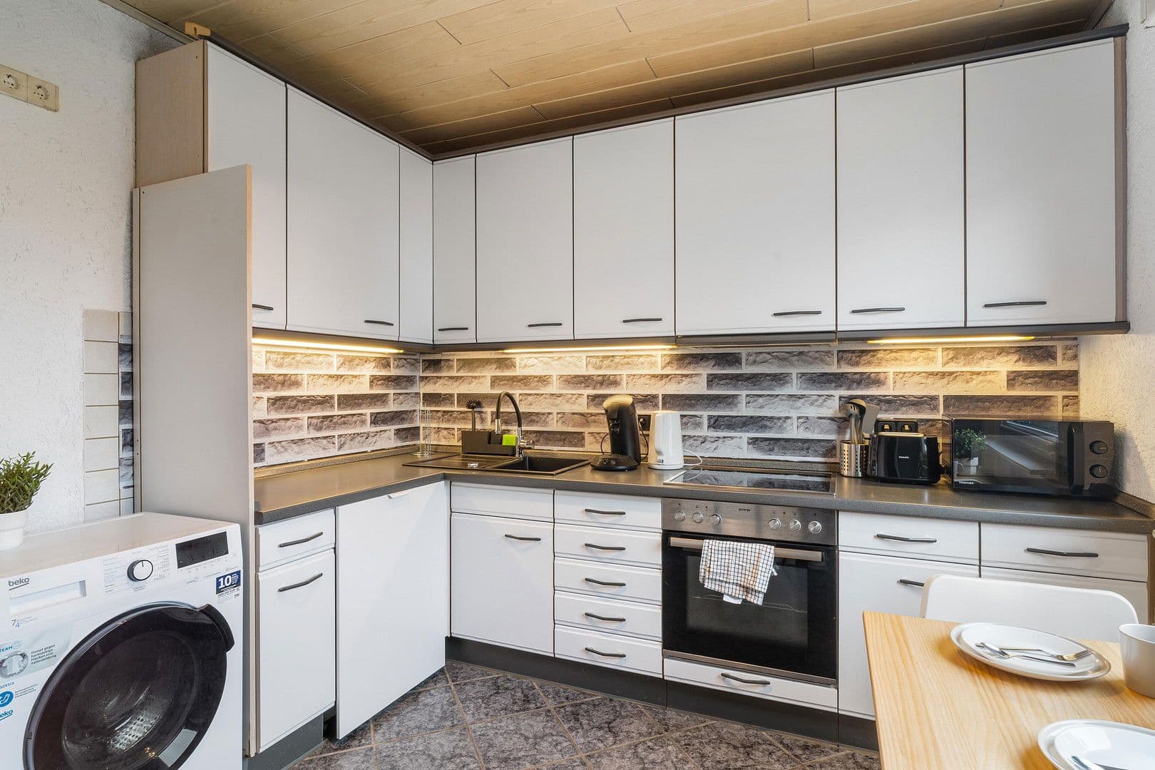 Predaj domu 150 m², pozemek 575 m², Riedstraße 13, Groß-Gerau, Hesensko Predaj domu 150 m², pozemek 575 m², Riedstraße 13, Groß-Gerau, Hesensko