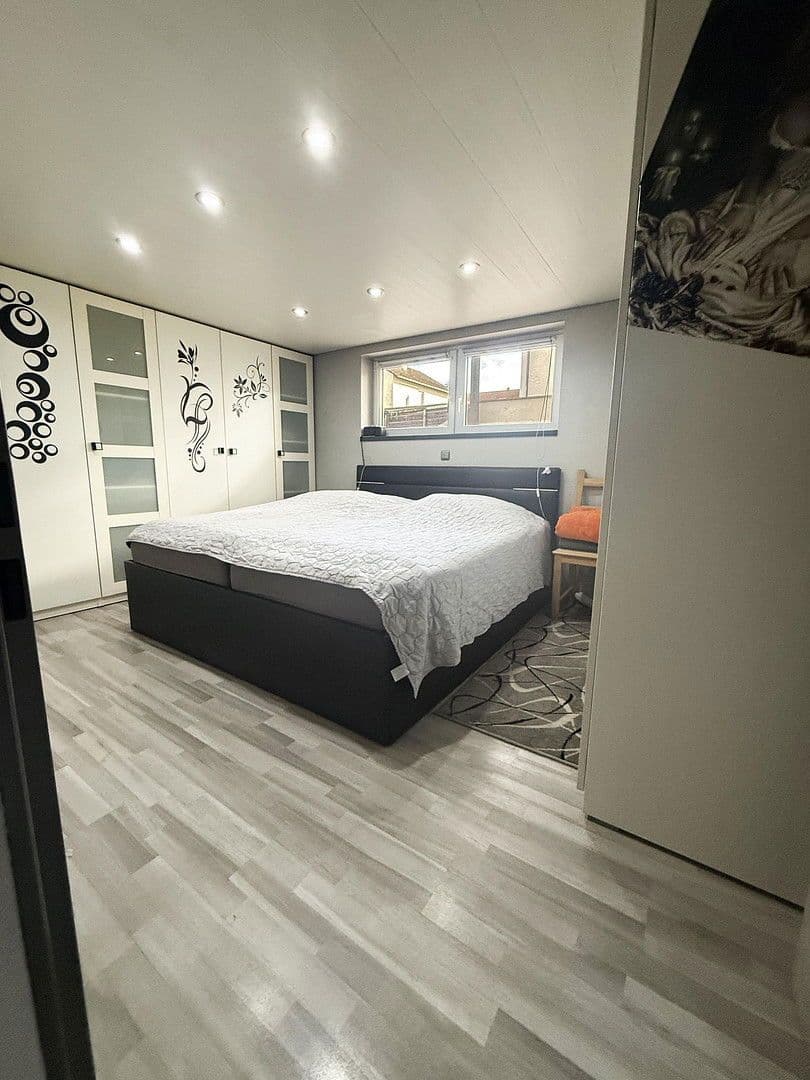 Predaj domu 150 m², pozemek 575 m², Riedstraße 13, Groß-Gerau, Hesensko Predaj domu 150 m², pozemek 575 m², Riedstraße 13, Groß-Gerau, Hesensko