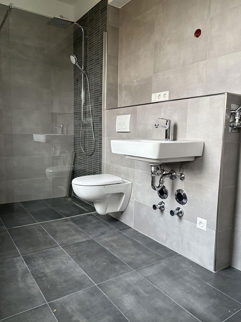 Prenájom domu 238 m², pozemek 520 m², Kienhorststr. 103A, Berlin, Berlín Prenájom domu 238 m², pozemek 520 m², Kienhorststr. 103A, Berlin, Berlín