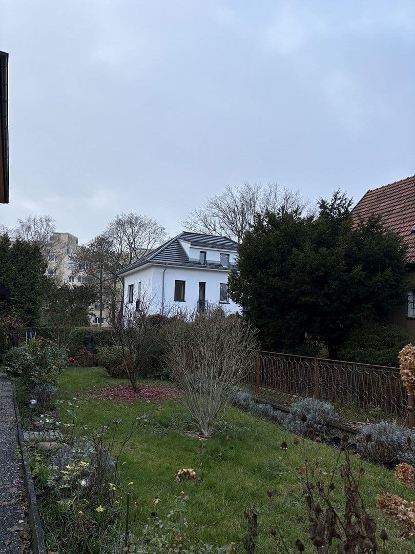 Prenájom domu 238 m², pozemek 520 m², Kienhorststr. 103A, Berlin, Berlín Prenájom domu 238 m², pozemek 520 m², Kienhorststr. 103A, Berlin, Berlín