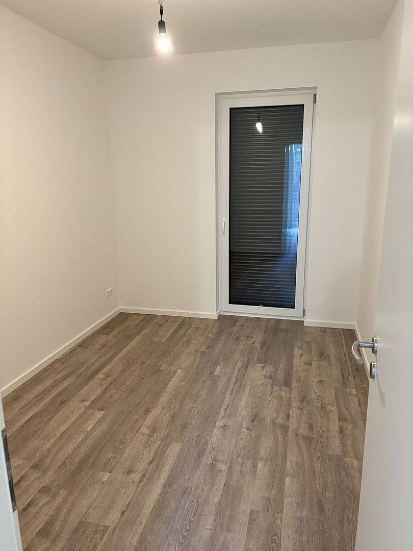 Prenájom domu 238 m², pozemek 520 m², Kienhorststr. 103A, Berlin, Berlín Prenájom domu 238 m², pozemek 520 m², Kienhorststr. 103A, Berlin, Berlín