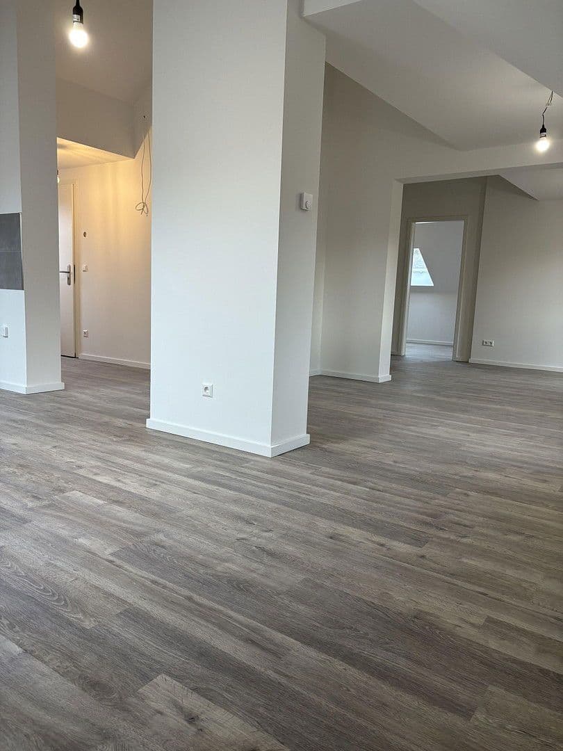 Prenájom domu 238 m², pozemek 520 m², Kienhorststr. 103A, Berlin, Berlín Prenájom domu 238 m², pozemek 520 m², Kienhorststr. 103A, Berlin, Berlín