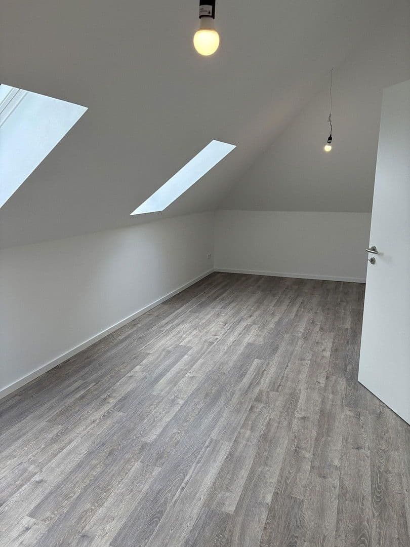 Prenájom domu 238 m², pozemek 520 m², Kienhorststr. 103A, Berlin, Berlín Prenájom domu 238 m², pozemek 520 m², Kienhorststr. 103A, Berlin, Berlín