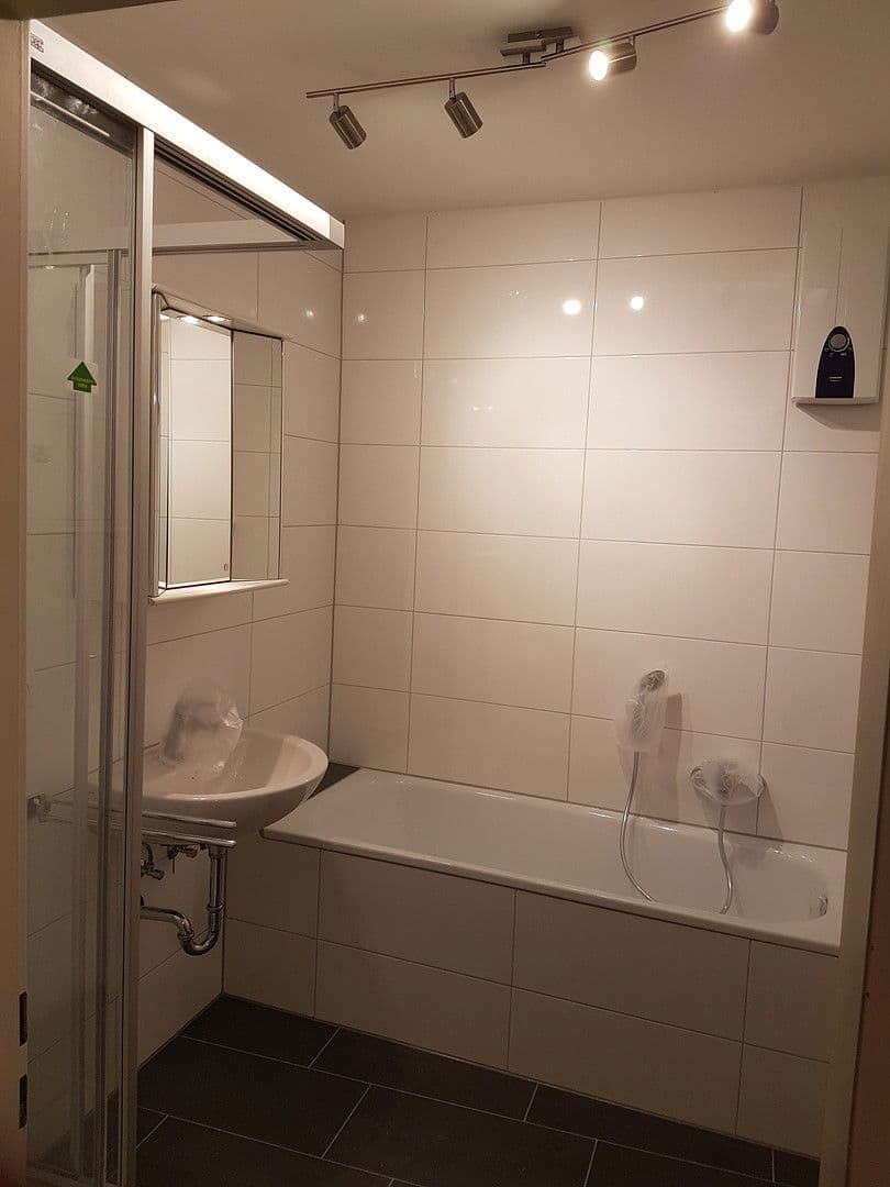 Prenájom bytu 3-izbový 80 m², Bonn, Severné Porýnie - Westfálsko Prenájom bytu 3-izbový 80 m², Bonn, Severné Porýnie - Westfálsko