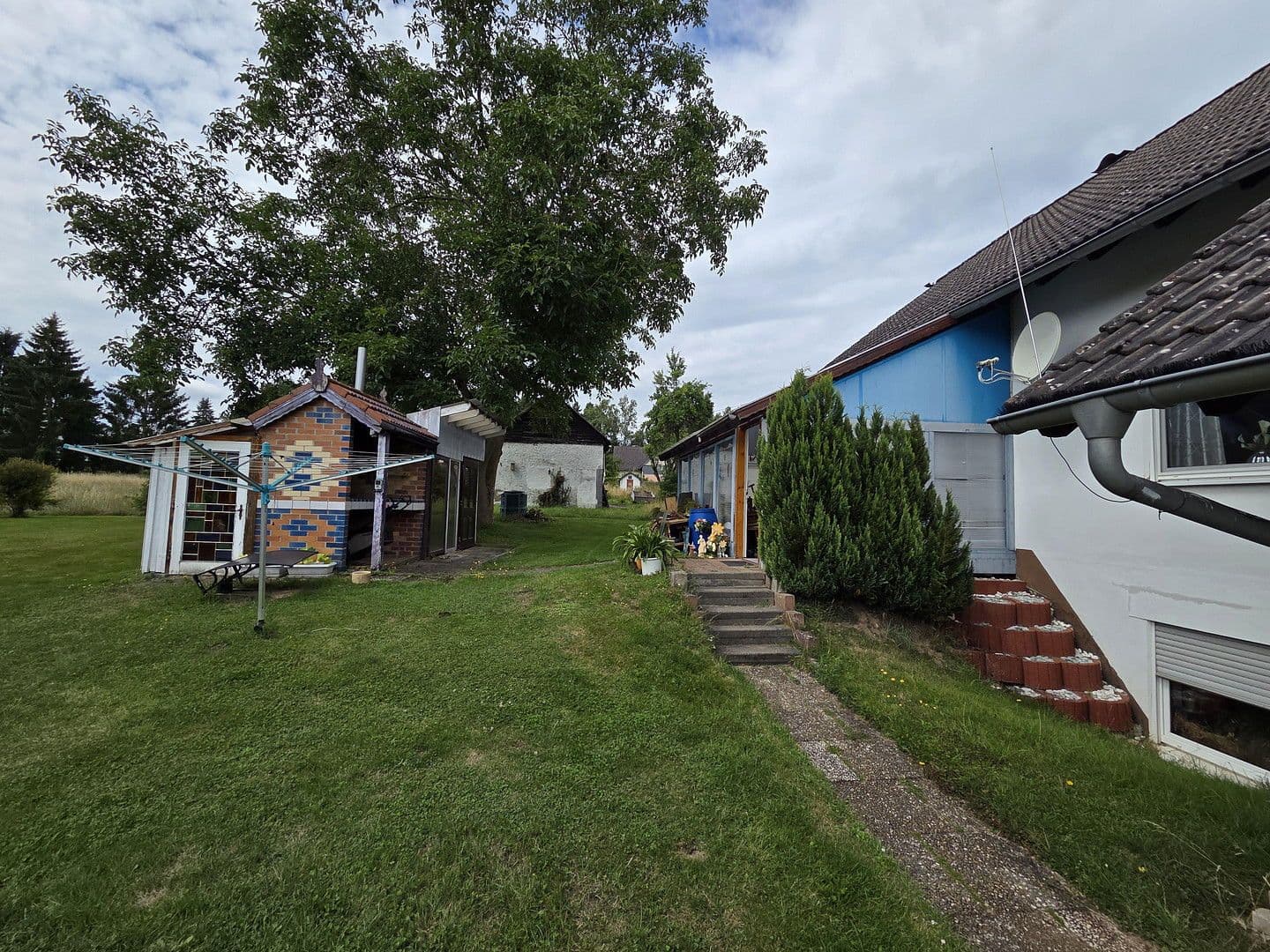 Predaj domu 225 m², pozemek 1.118 m², Raiffeisenstrasse 19, Biebern, Porýnie-Falcko Predaj domu 225 m², pozemek 1.118 m², Raiffeisenstrasse 19, Biebern, Porýnie-Falcko