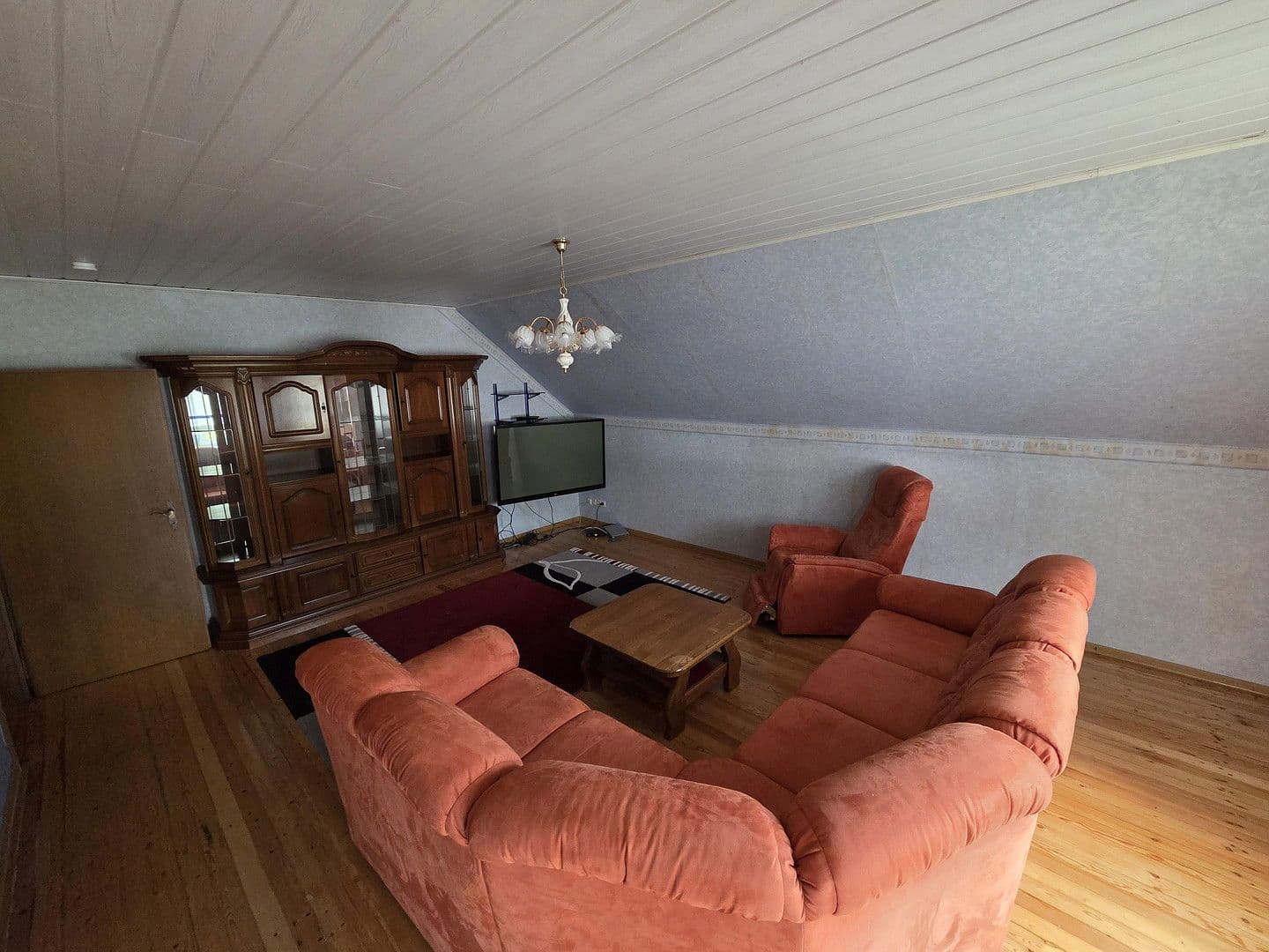 Predaj domu 225 m², pozemek 1.118 m², Raiffeisenstrasse 19, Biebern, Porýnie-Falcko Predaj domu 225 m², pozemek 1.118 m², Raiffeisenstrasse 19, Biebern, Porýnie-Falcko