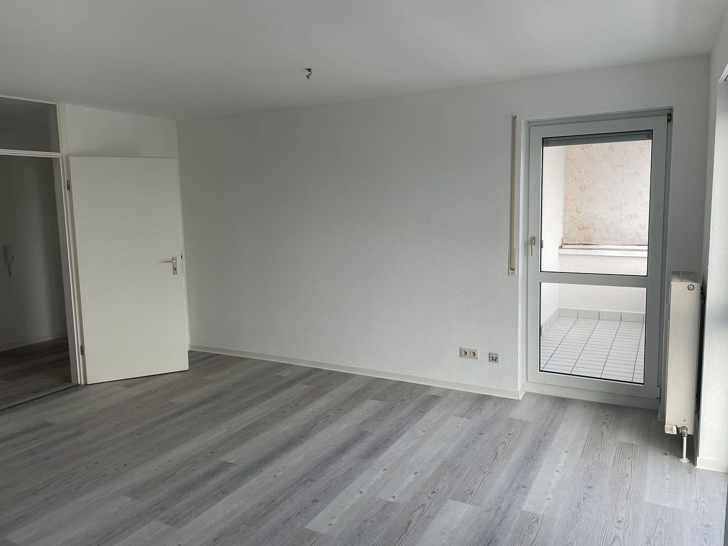 Prenájom bytu 2-izbový 52 m², Hallesche Allee 13, Karlsruhe, Bádensko-Wurttembersko Prenájom bytu 2-izbový 52 m², Hallesche Allee 13, Karlsruhe, Bádensko-Wurttembersko
