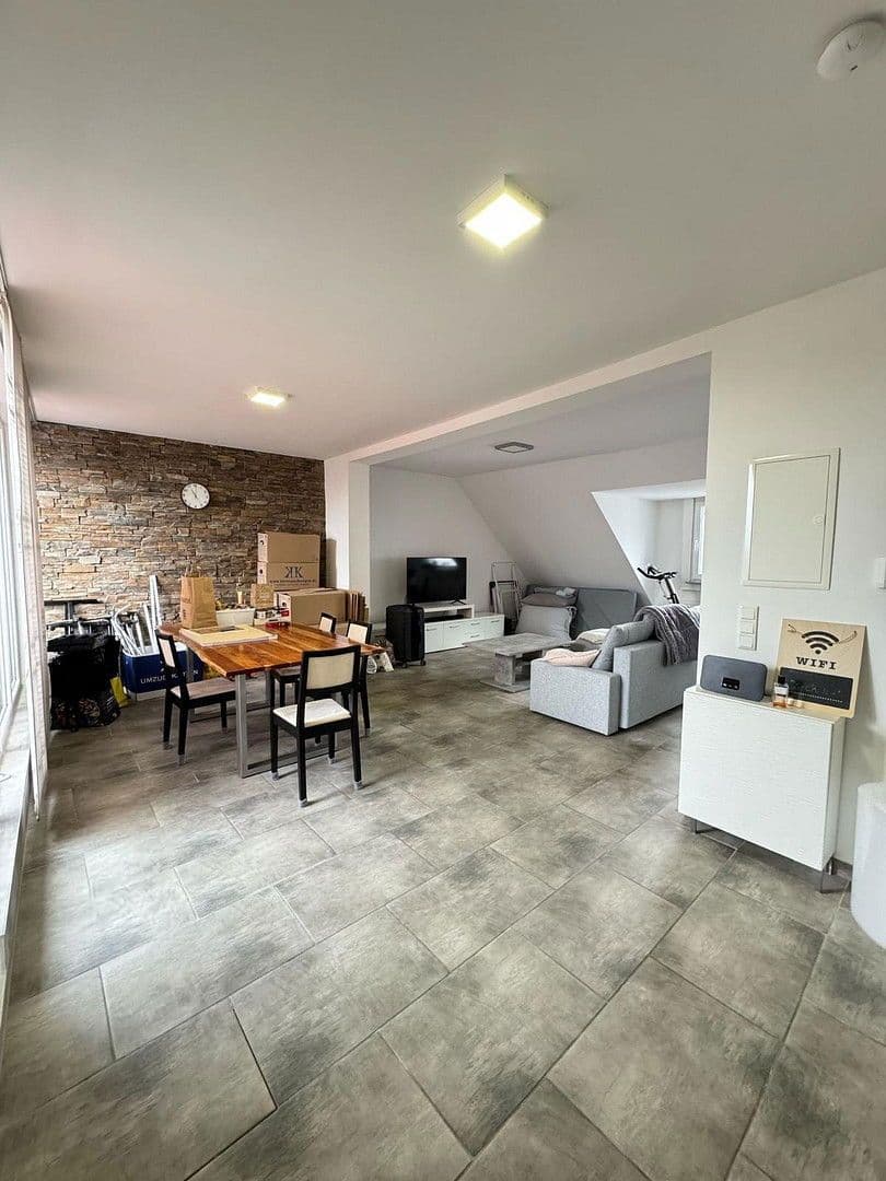 Prenájom bytu 4-izbový 135 m², Ottostr. 69, Wuppertal, Severné Porýnie - Westfálsko Prenájom bytu 4-izbový 135 m², Ottostr. 69, Wuppertal, Severné Porýnie - Westfálsko