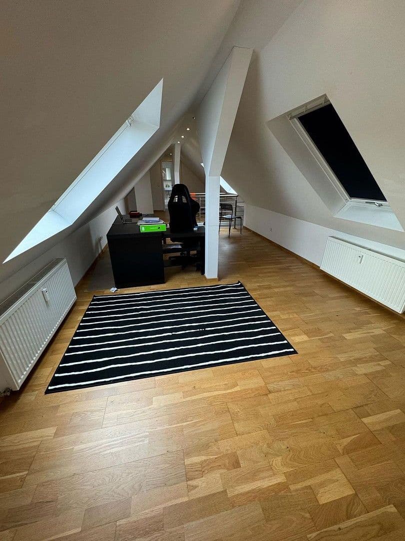 Prenájom bytu 4-izbový 135 m², Ottostr. 69, Wuppertal, Severné Porýnie - Westfálsko Prenájom bytu 4-izbový 135 m², Ottostr. 69, Wuppertal, Severné Porýnie - Westfálsko