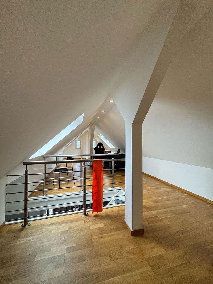 Prenájom bytu 4-izbový 135 m², Ottostr. 69, Wuppertal, Severné Porýnie - Westfálsko Prenájom bytu 4-izbový 135 m², Ottostr. 69, Wuppertal, Severné Porýnie - Westfálsko