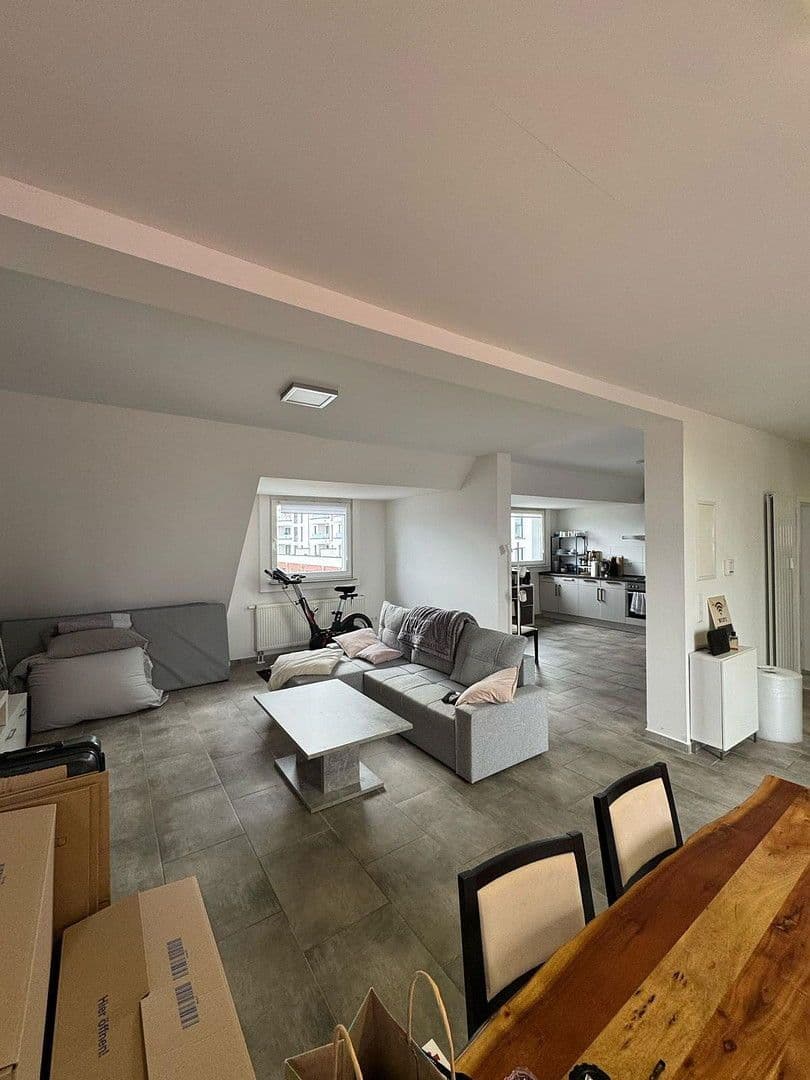 Prenájom bytu 4-izbový 135 m², Ottostr. 69, Wuppertal, Severné Porýnie - Westfálsko Prenájom bytu 4-izbový 135 m², Ottostr. 69, Wuppertal, Severné Porýnie - Westfálsko