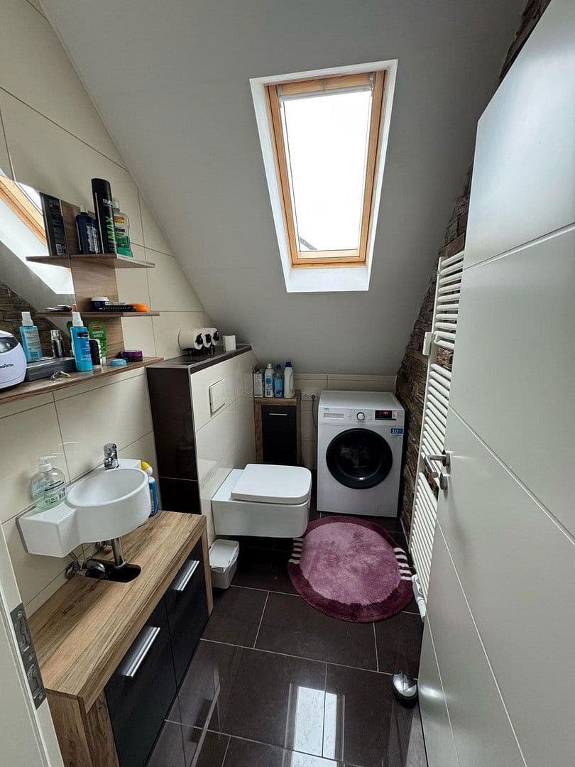 Prenájom bytu 4-izbový 135 m², Ottostr. 69, Wuppertal, Severné Porýnie - Westfálsko Prenájom bytu 4-izbový 135 m², Ottostr. 69, Wuppertal, Severné Porýnie - Westfálsko