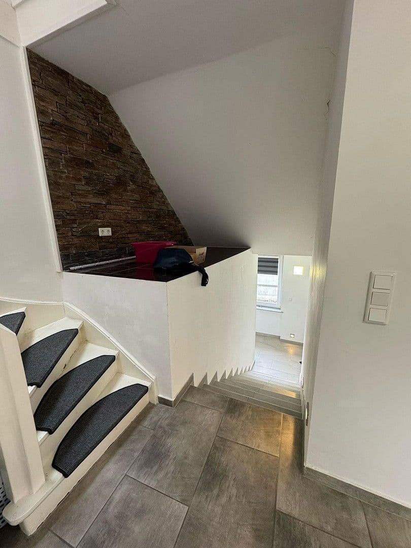 Prenájom bytu 4-izbový 135 m², Ottostr. 69, Wuppertal, Severné Porýnie - Westfálsko Prenájom bytu 4-izbový 135 m², Ottostr. 69, Wuppertal, Severné Porýnie - Westfálsko