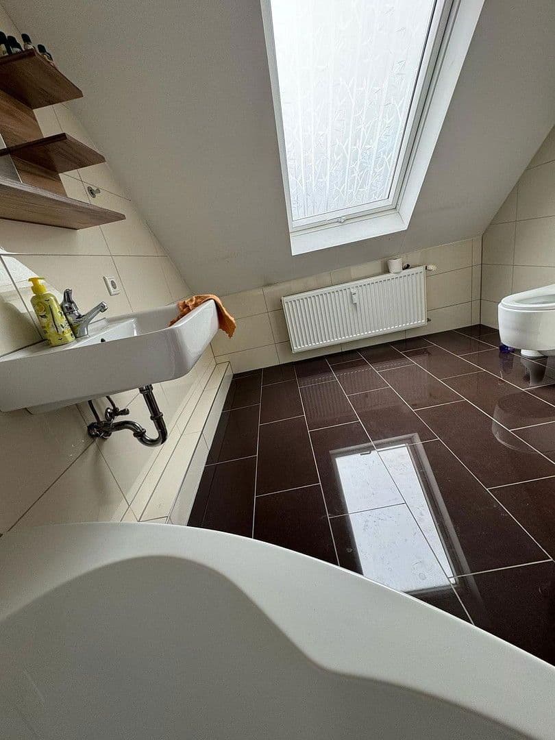 Prenájom bytu 4-izbový 135 m², Ottostr. 69, Wuppertal, Severné Porýnie - Westfálsko Prenájom bytu 4-izbový 135 m², Ottostr. 69, Wuppertal, Severné Porýnie - Westfálsko