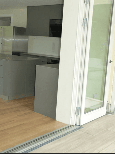 Prenájom bytu 4-izbový 195 m², München, Bavorsko Prenájom bytu 4-izbový 195 m², München, Bavorsko