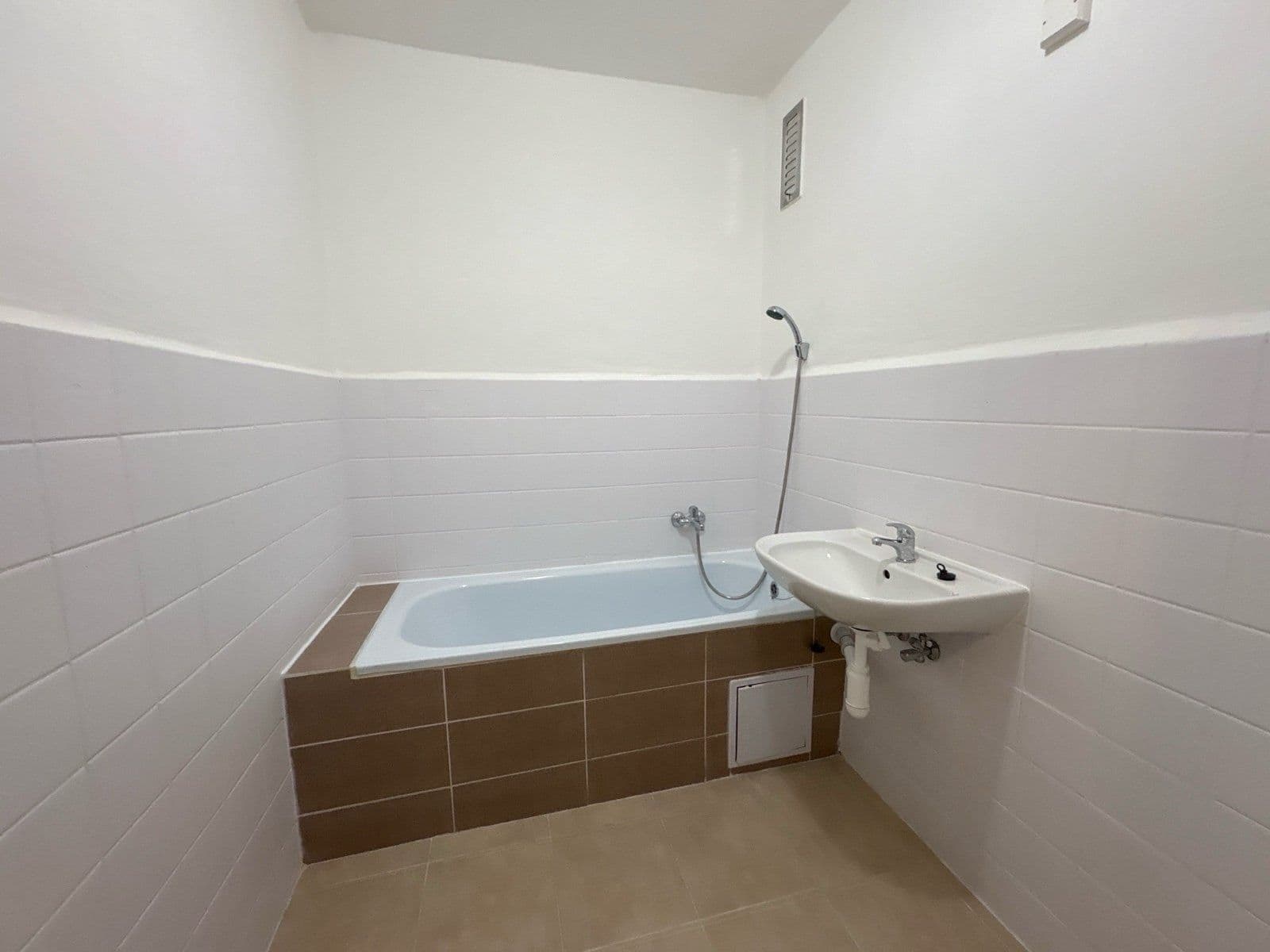 Prenájom bytu 3-izbový 77 m², Marie Majerové, Frýdek-Místek, Moravskoslezský kraj Prenájom bytu 3-izbový 77 m², Marie Majerové, Frýdek-Místek, Moravskoslezský kraj