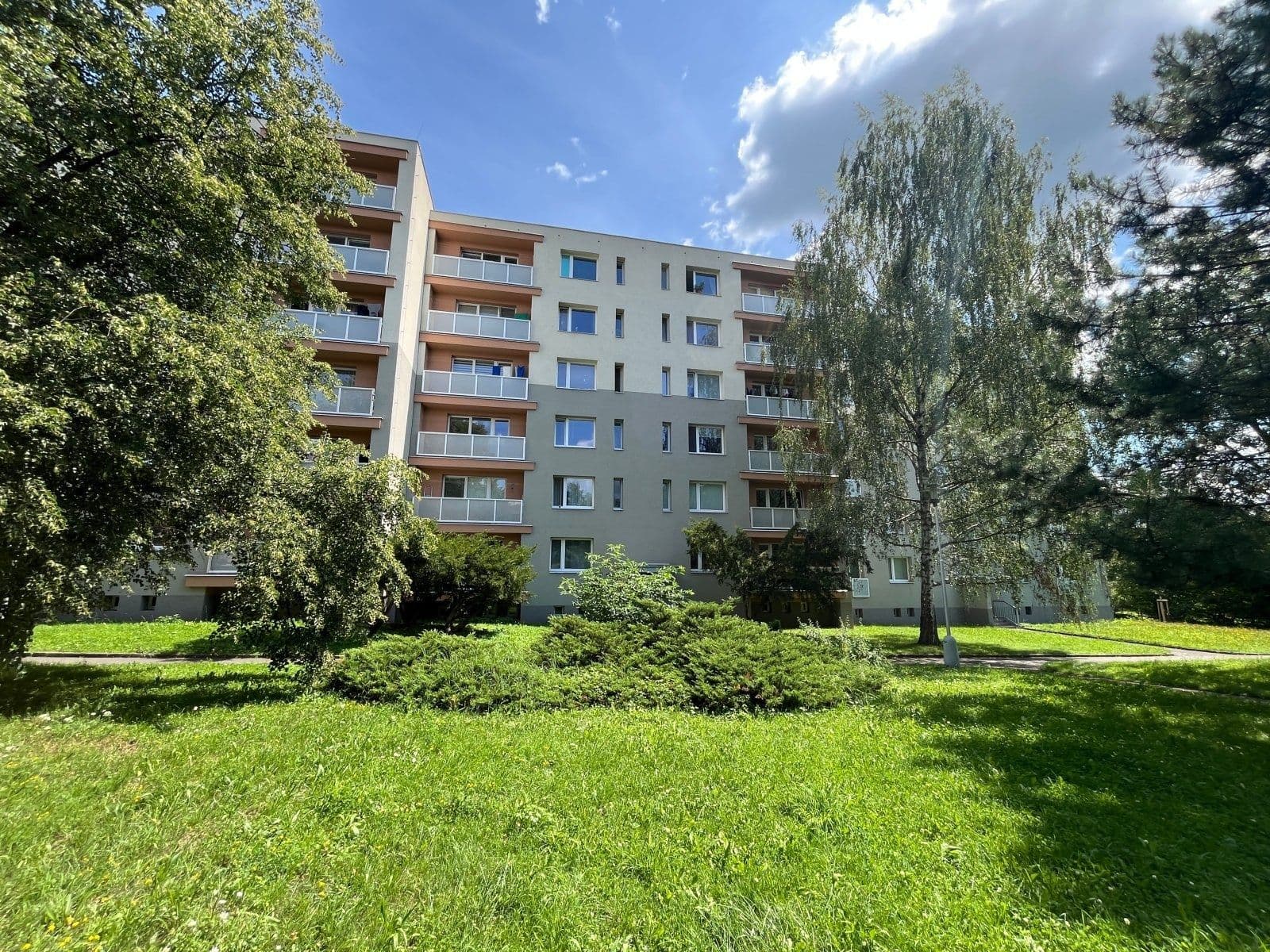 Prenájom bytu 4-izbový 86 m², Lipová, Frýdek-Místek, Moravskoslezský kraj Prenájom bytu 4-izbový 86 m², Lipová, Frýdek-Místek, Moravskoslezský kraj