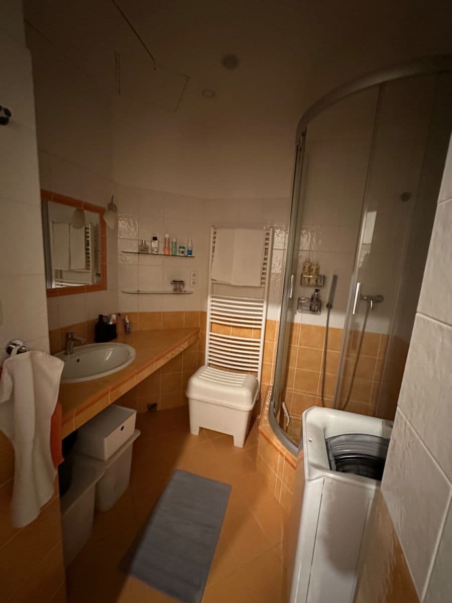 Prenájom bytu 2-izbový 50 m², Jeseniova, Praha, Praha Prenájom bytu 2-izbový 50 m², Jeseniova, Praha, Praha