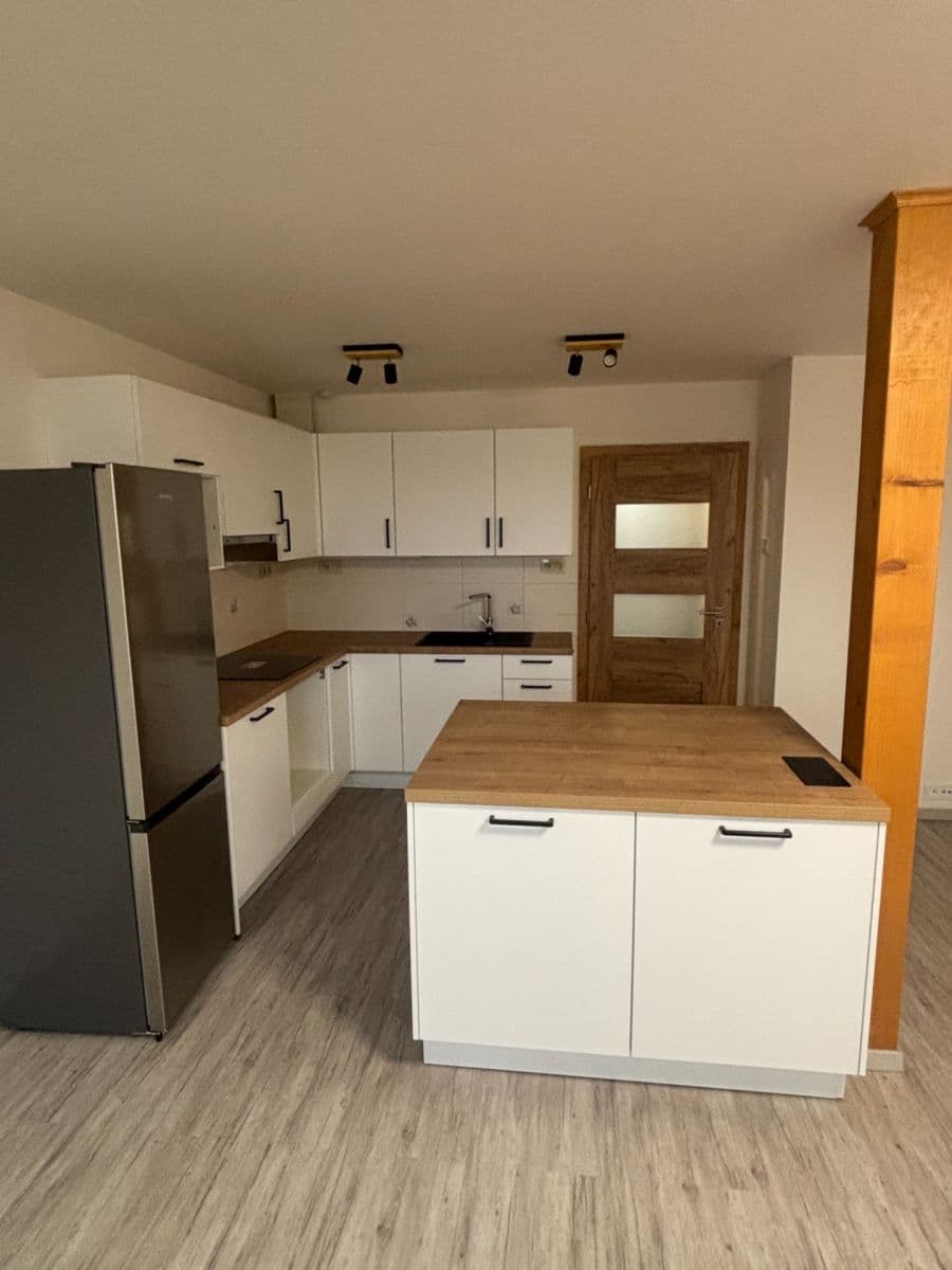 Prenájom bytu 3-izbový 65 m², U První baterie, Praha, Praha Prenájom bytu 3-izbový 65 m², U První baterie, Praha, Praha