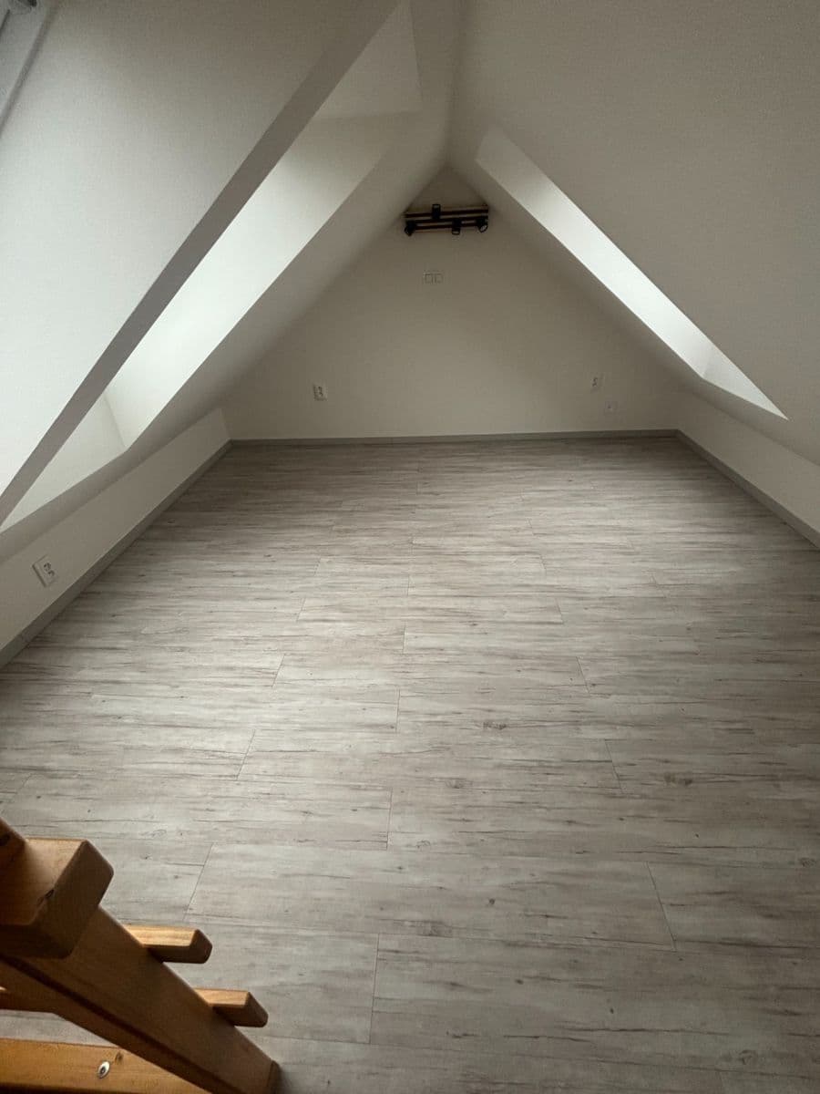 Prenájom bytu 3-izbový 65 m², U První baterie, Praha, Praha Prenájom bytu 3-izbový 65 m², U První baterie, Praha, Praha