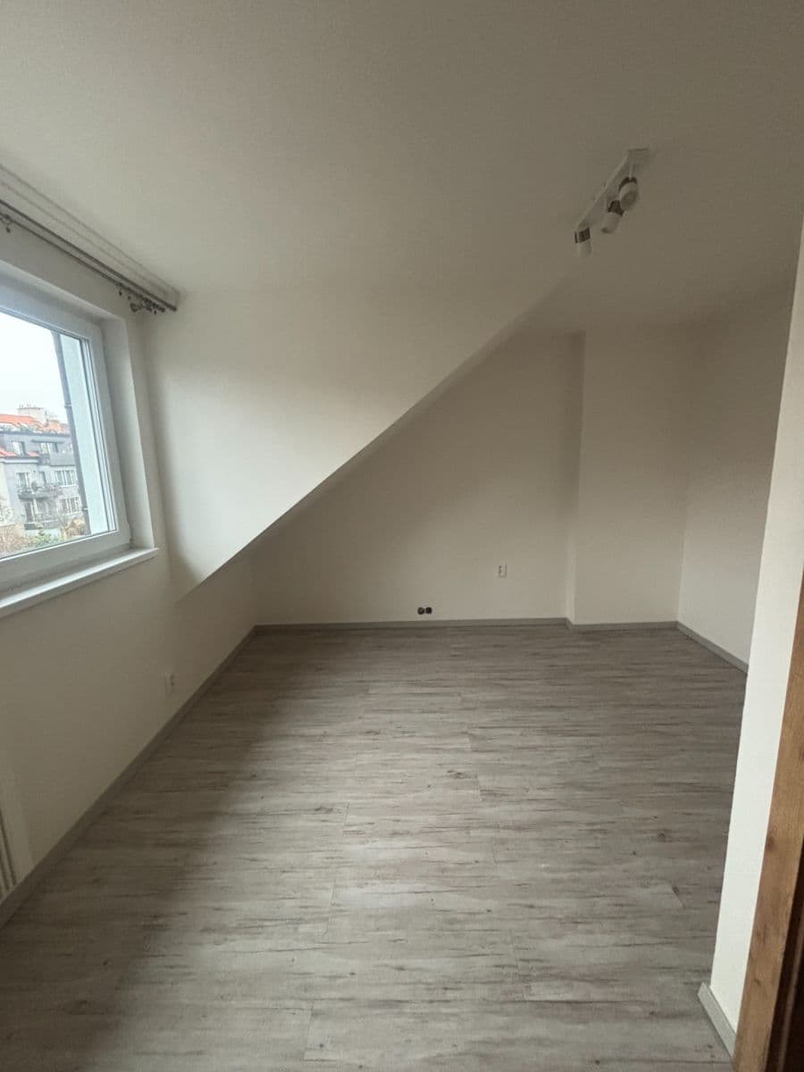 Prenájom bytu 3-izbový 65 m², U První baterie, Praha, Praha Prenájom bytu 3-izbový 65 m², U První baterie, Praha, Praha