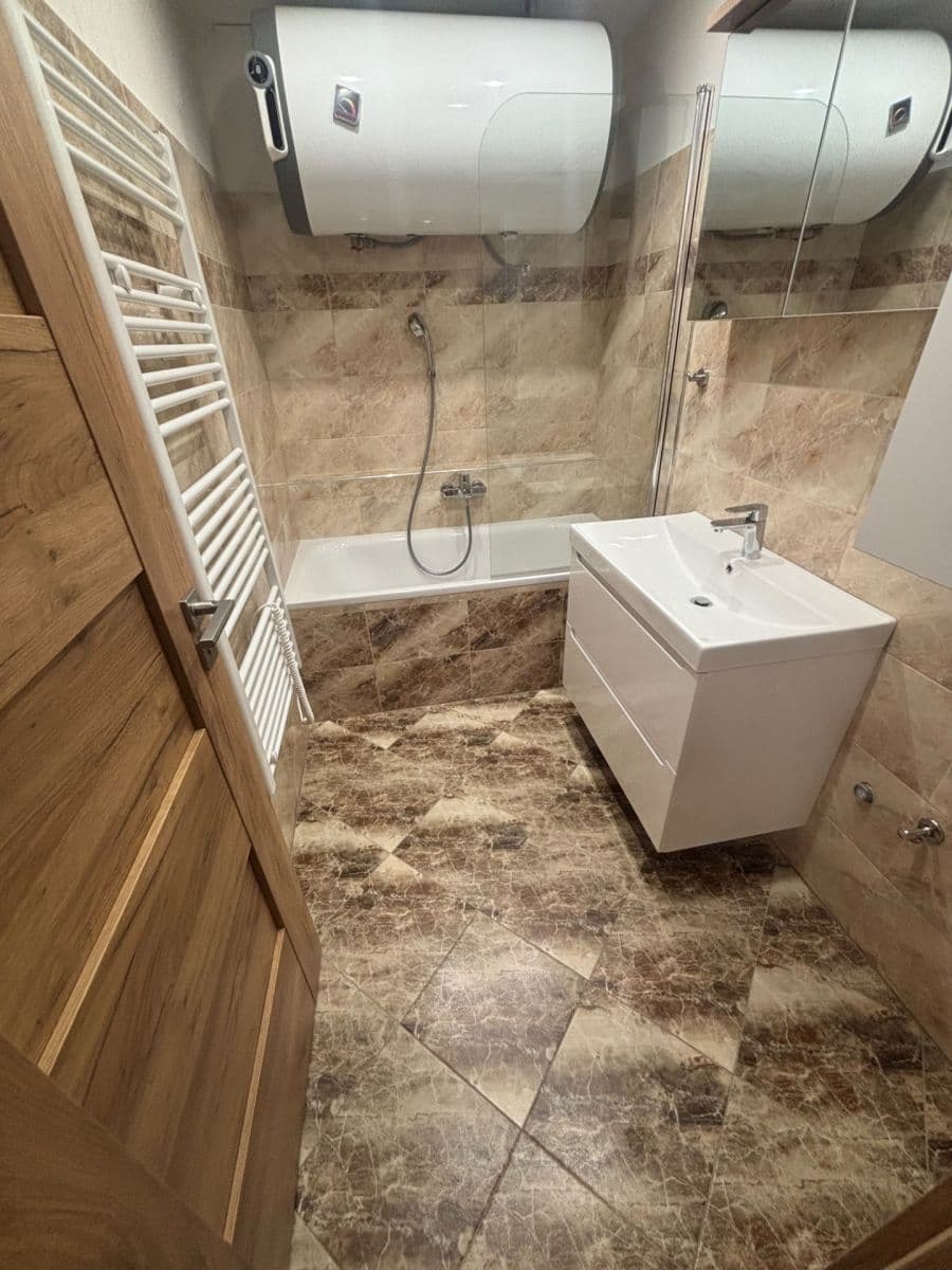 Prenájom bytu 3-izbový 65 m², U První baterie, Praha, Praha Prenájom bytu 3-izbový 65 m², U První baterie, Praha, Praha