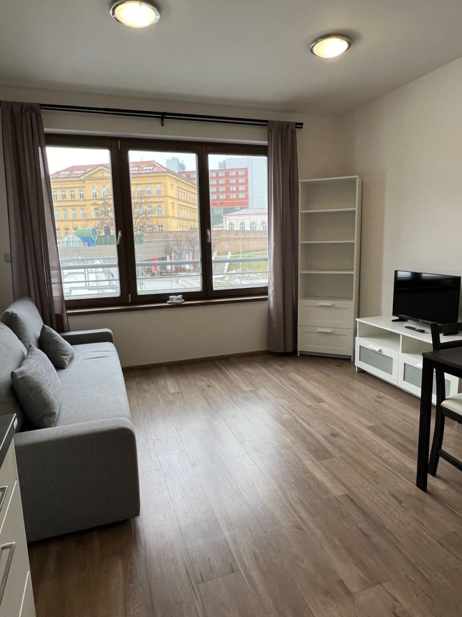 Prenájom bytu 1-izbový 29 m², Bassova, Praha, Praha Prenájom bytu 1-izbový 29 m², Bassova, Praha, Praha