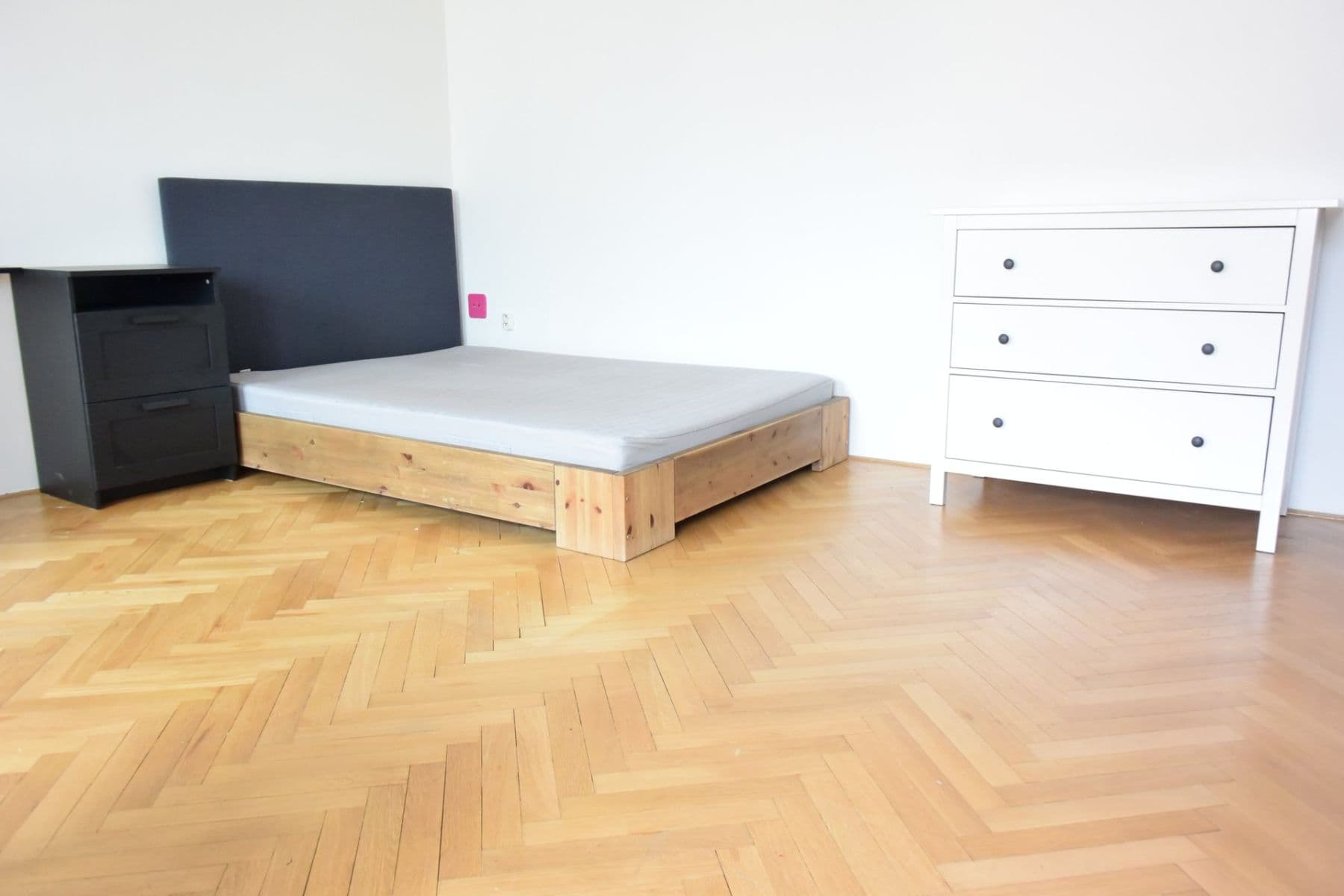 Prenájom bytu 1-izbový 40 m², Na hroudě, Praha, Praha Prenájom bytu 1-izbový 40 m², Na hroudě, Praha, Praha