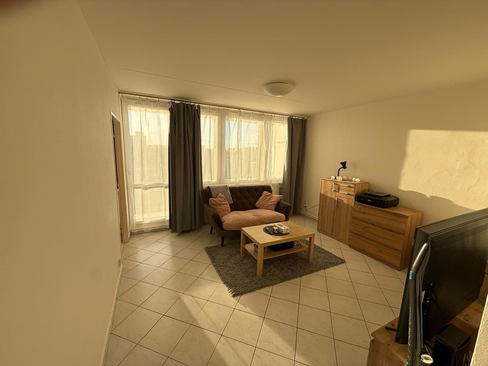 Prenájom bytu 2-izbový 42 m², Nekvasilova, Praha, Praha Prenájom bytu 2-izbový 42 m², Nekvasilova, Praha, Praha