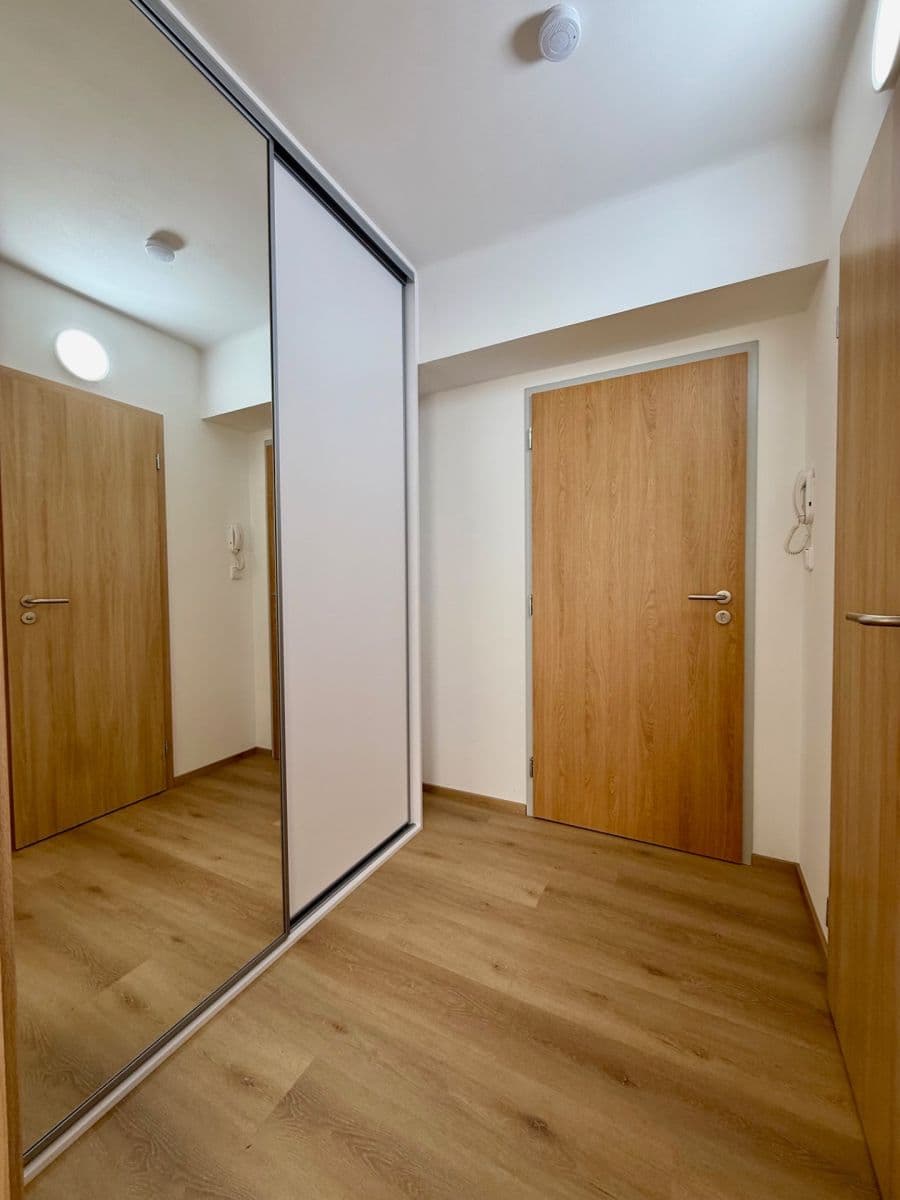 Prenájom bytu 1-izbový 34 m², Mochovská, Praha, Praha Prenájom bytu 1-izbový 34 m², Mochovská, Praha, Praha