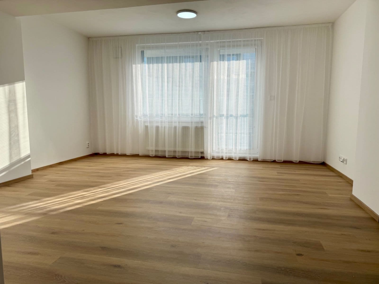 Prenájom bytu 1-izbový 34 m², Mochovská, Praha, Praha Prenájom bytu 1-izbový 34 m², Mochovská, Praha, Praha