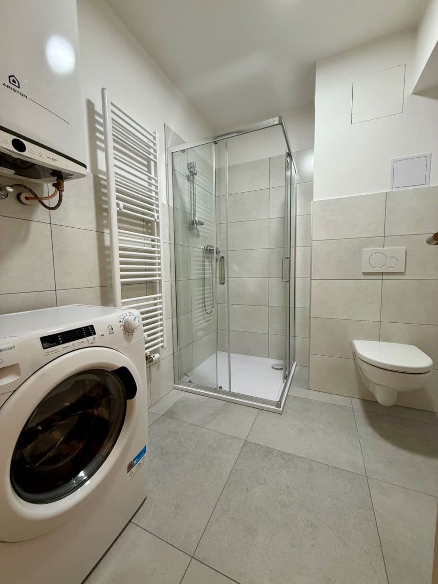 Prenájom bytu 1-izbový 34 m², Mochovská, Praha, Praha Prenájom bytu 1-izbový 34 m², Mochovská, Praha, Praha