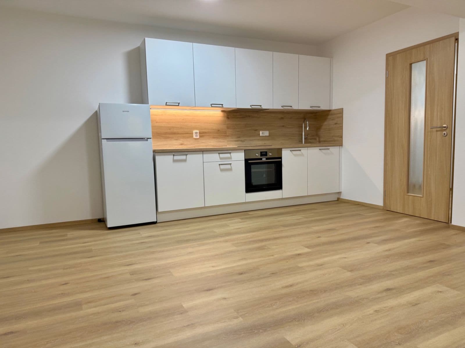 Prenájom bytu 2-izbový 65 m², Mochovská, Praha, Praha Prenájom bytu 2-izbový 65 m², Mochovská, Praha, Praha