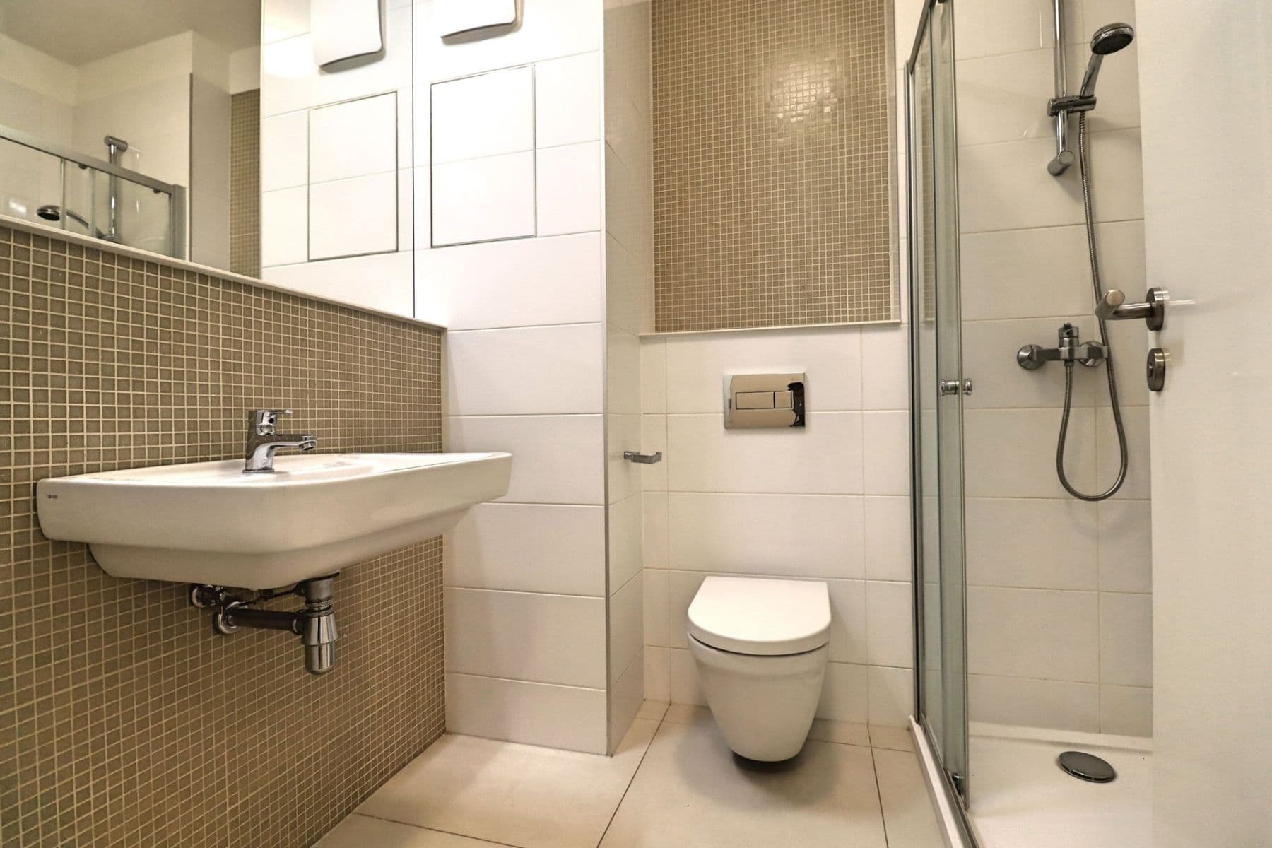 Prenájom bytu 1-izbový 52 m², Novovysočanská, Praha, Praha Prenájom bytu 1-izbový 52 m², Novovysočanská, Praha, Praha