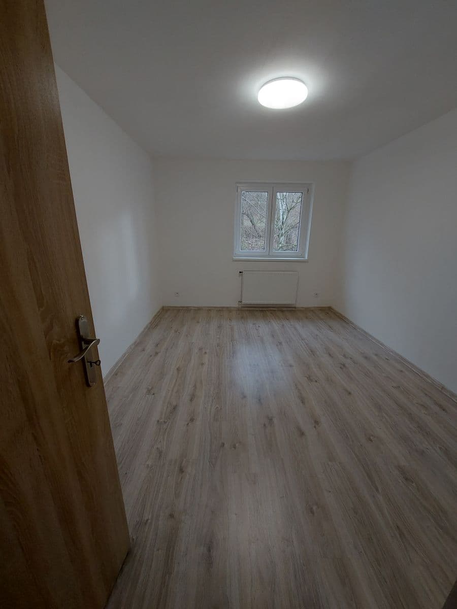 Prenájom bytu 3-izbový 60 m², Slaný, Středočeský kraj Prenájom bytu 3-izbový 60 m², Slaný, Středočeský kraj