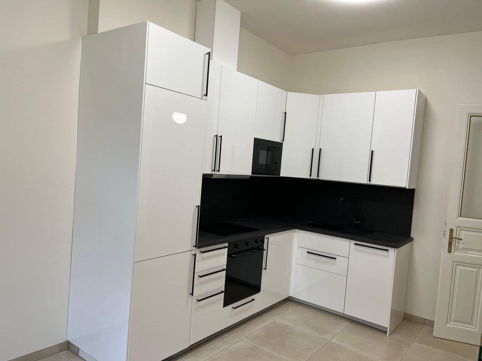 Prenájom kancelárie 72 m², Korunní, Praha, Praha Prenájom kancelárie 72 m², Korunní, Praha, Praha
